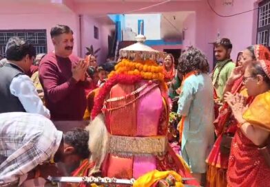 बाबा श्री विश्वनाथ मां जगदीश शिला की डोली यात्रा का अल्मोड़ा में भव्य स्वागत