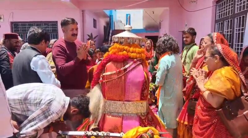 बाबा श्री विश्वनाथ मां जगदीश शिला की डोली यात्रा का अल्मोड़ा में भव्य स्वागत