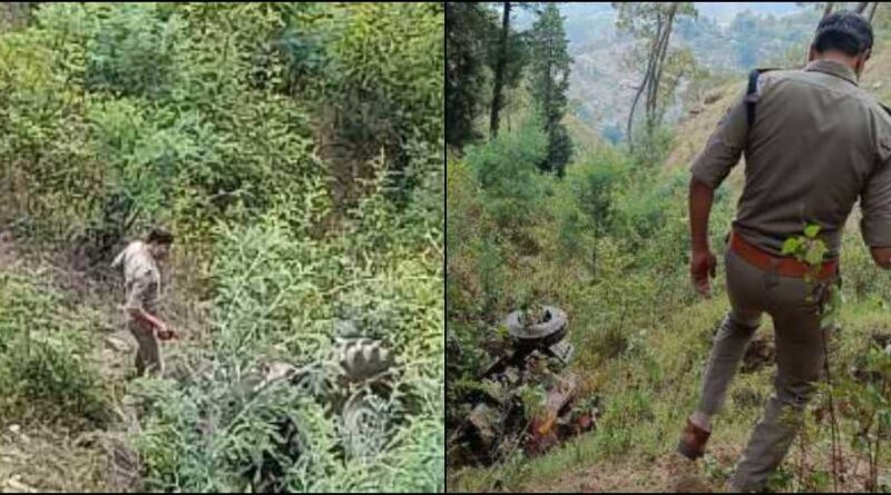 उत्तराखंड: नियंत्रण खोकर गहरी खाई में गिरी ट्रैक्टर ट्रॉली, उड़े परखच्चे.. दो युवकों की दर्दनाक मौत