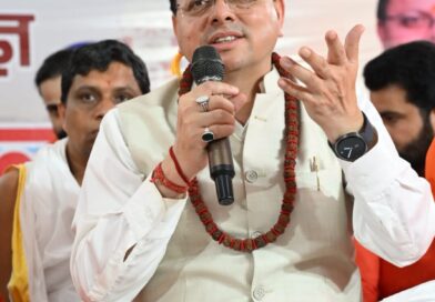 मुख्यमंत्री श्री पुष्कर सिंह धामी ने आश्रम द्वारा किए जा रहे सेवा, संस्कार एवं समाज जागरण के कार्यों की सराहना की