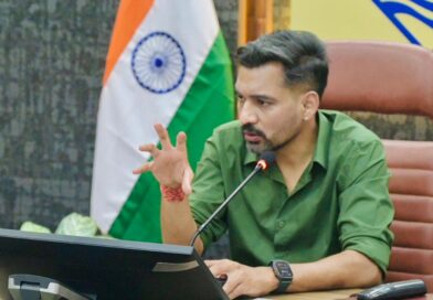 बैंकों की मनमानी पर डीएम सख्तः ‘जनता को परेशान किया तो होगी कार्रवाई, जिले का पैसा जिले के विकास में ही लगेगा’