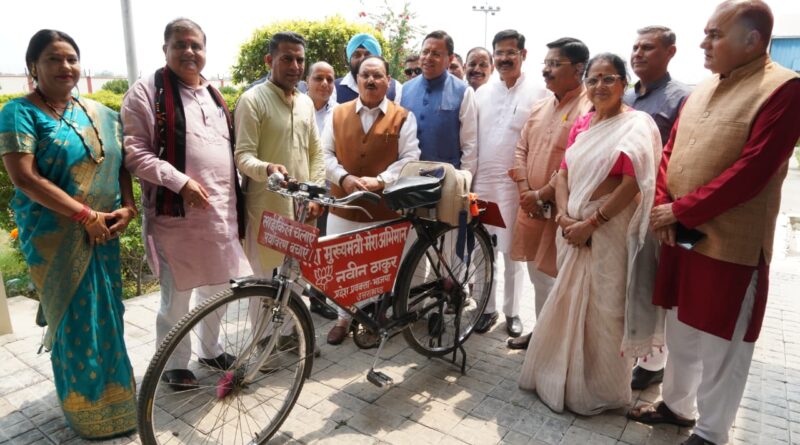 पीएम से प्रेरित होकर नवीन ने अपनाई साइकिल, केंद्रीय मंत्री नड्डा ने किया उत्साहवर्धन