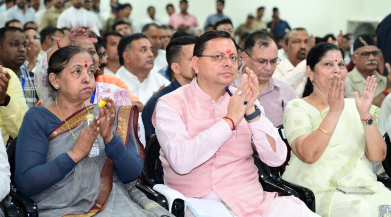 मुख्यमंत्री श्री पुष्कर सिंह धामी ने रविवार को रुड़की में प्रधानमंत्री श्री नरेंद्र मोदी के मन की बात कार्यक्रम के 135वें संस्करण को सुना