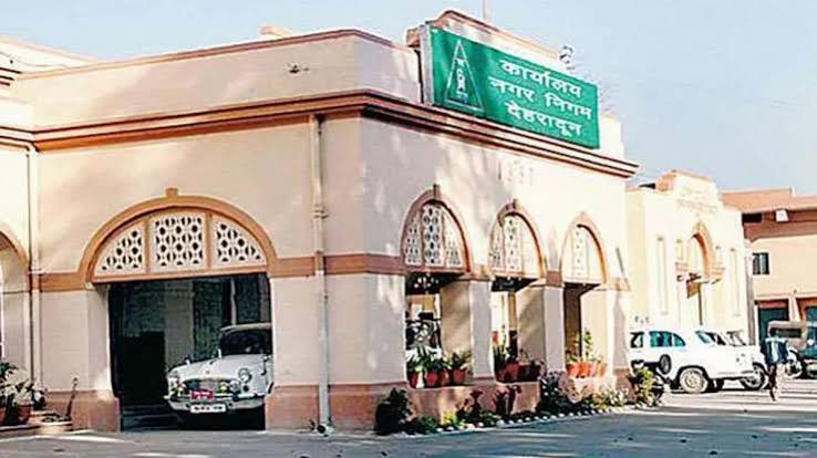 देहरादून में आवारा पशुओं की समस्या से निपटने के लिए नगर निगम लगातार कर रहा प्रयास
