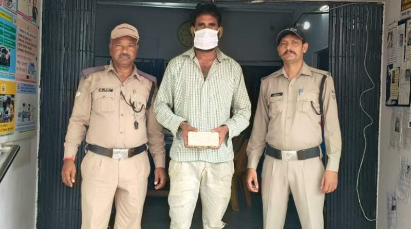 मोबाइल स्नेचिंग की घटना को अंजाम देने वाले अभियुक्त को दून पुलिस ने किया गिरफ्तार