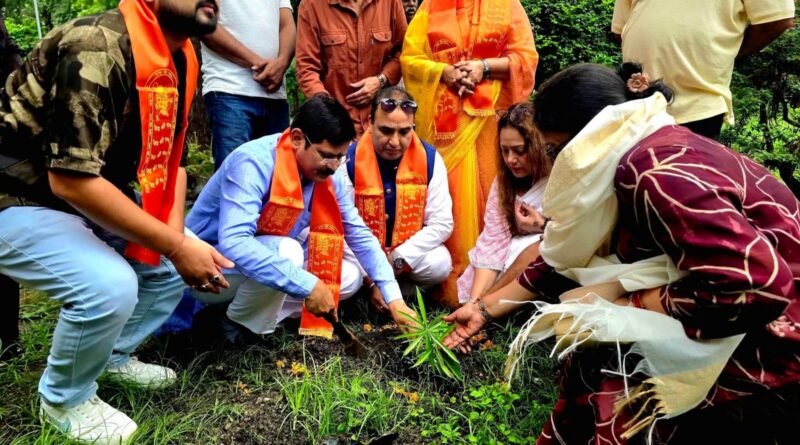 “एक पेड़ माँ के नाम” अभियान मातृ सम्मान और पर्यावरण संरक्षण का अनूठा संगम : कुंदन परिहार