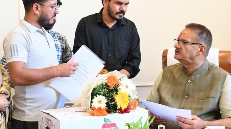 जनसुनवाई में कृषि मंत्री गणेश जोशी ने सुनीं लोगों की समस्याएं,