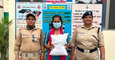 मादक पदार्थो की तस्करी में लिप्त एक महिला नशा तस्कर को दून पुलिस ने किया गिरफ्तार