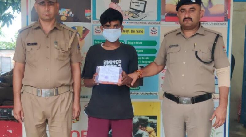 चोरी की घटना को अंजाम देने वाले अभियुक्त को पुलिस ने किया गिरफ्तार