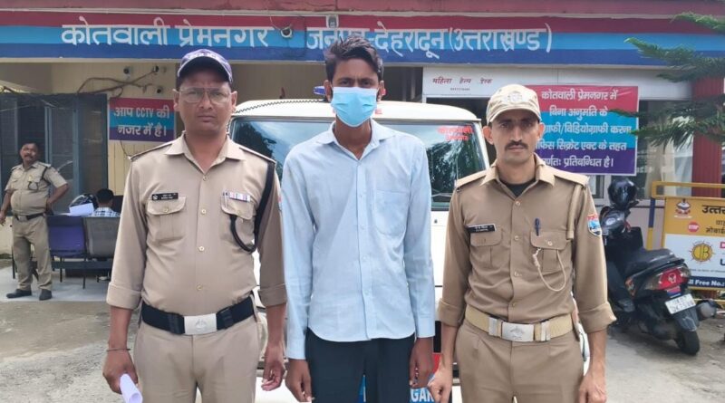 अभियुक्त स्वयं को पत्रकार बताकर एक व्यक्ति को कर रहा था ब्लैकमेल
