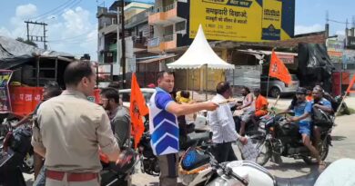 लक्सर कोतवाली पुलिस और प्रेस क्लब एसोसिएशन ने शिवभक्तों की सेवा कर कराया जलपान