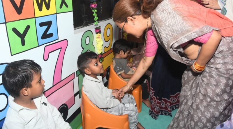 आंगनबाड़ी कार्यकत्रियों, सहायिकाओं और आशा बहनों का योगदान अत्यंत महत्वपूर्ण
