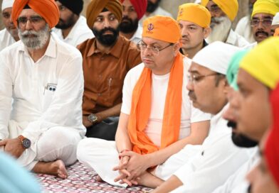 सेवा संकल्प अभियान’ के तहत नानकमत्ता पहुंचे मुख्यमंत्री धामी, स्वच्छता अभियान में किया श्रमदान