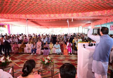 सेवा संकल्प अभियान के तहत देहरादून में आयोजित बहुउद्देशीय शिविर में मुख्यमंत्री ने किया प्रतिभाग, विभागीय स्टॉलों का किया अवलोकन